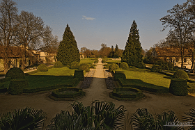 Zámek Libochovice pohled do zámecké zahrady