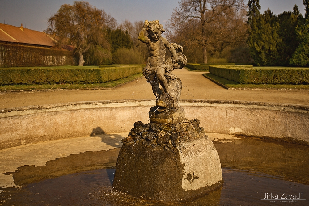 Fontána v zámeckém parku Libochovice