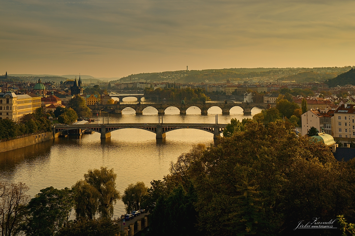 Vltava v podzimním slunci